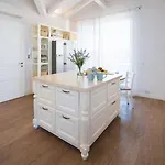 아파트 Lilla Sulla Di Luxury