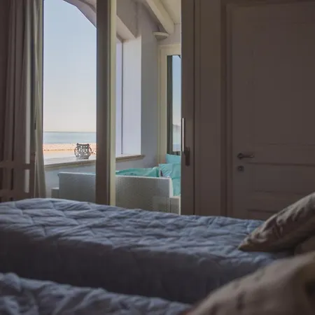 Villa Lilla Sulla Spiaggia Di San Vincenzo Luxury Apartment