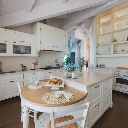 Villa Lilla Sulla Spiaggia Di San Vincenzo Luxury Apartment
