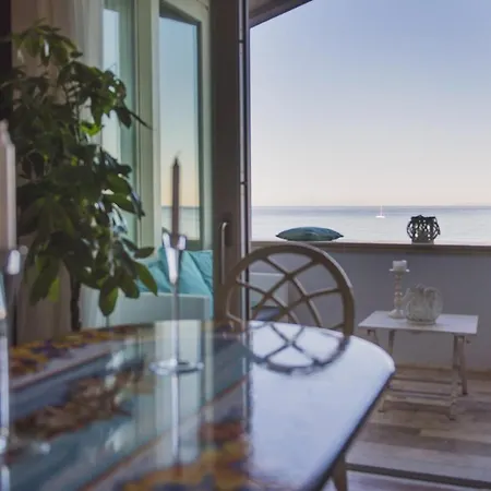 Villa Lilla Sulla Spiaggia Di San Vincenzo Luxury Apartment *
